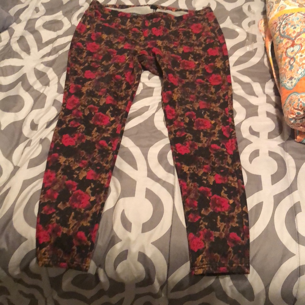 HUE floral print leggings